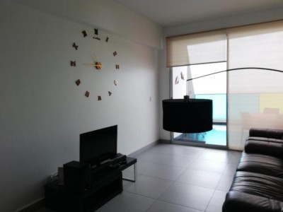 Apartamento vista al mar, cocina abierta, area de lavanderia, habitacion master con walking closet y