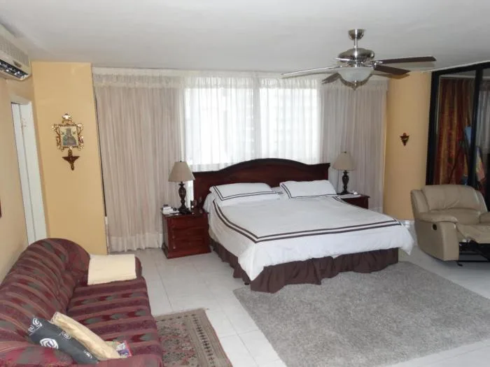 19-325 af grandioso apartamento en avenida balboa a la venta — 4