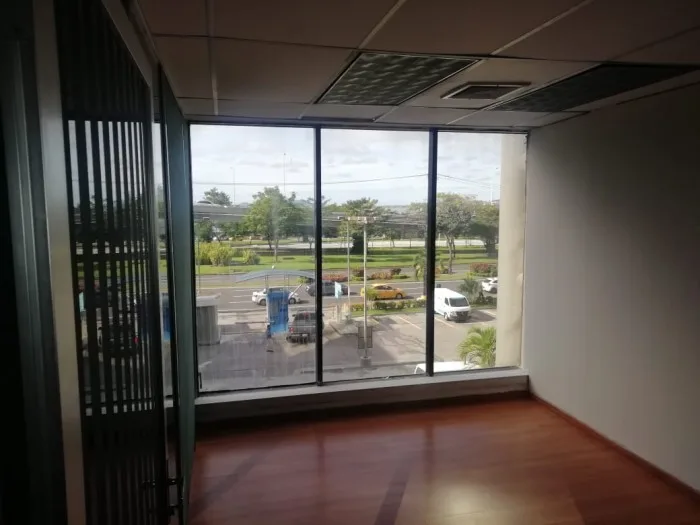 Oficinas en alquiler- av. balboa- mg  — 4