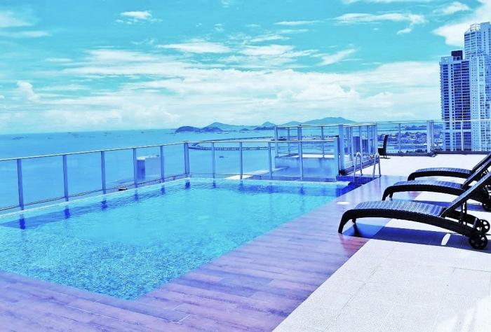 Ganga!!! avalúo $260,000.00, bella área social frente al mar