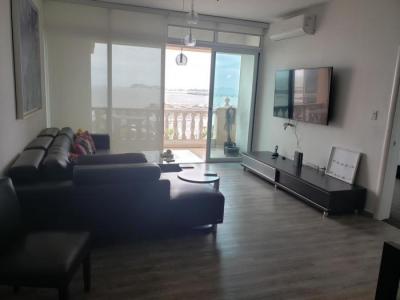 Excellent spacious apartment, with a privileged location for its wonderful panoramic sea view. near 