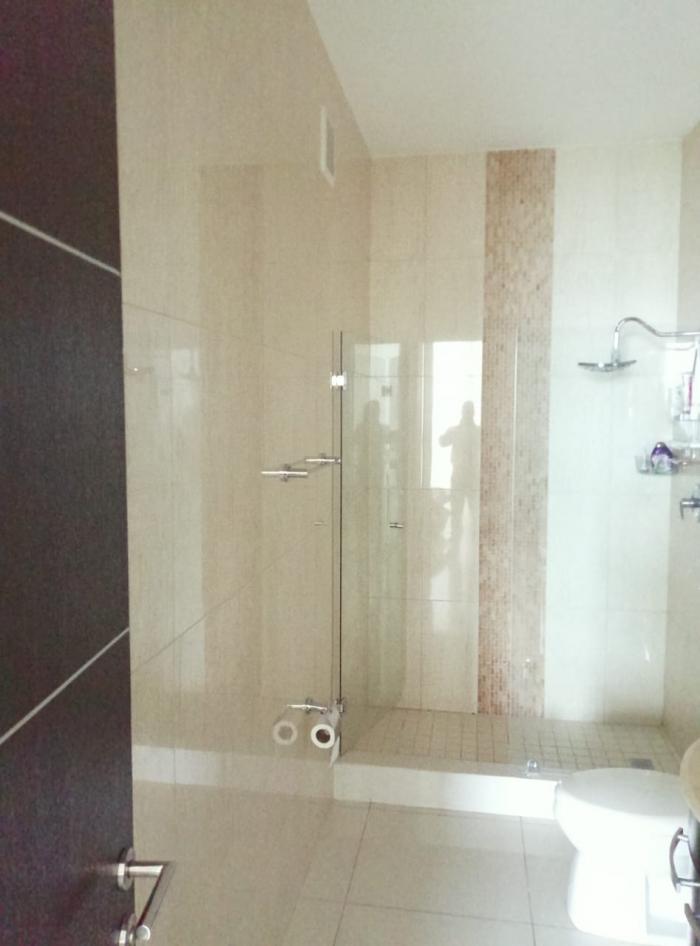 I am selling an apartment in avenida balboa, ph allure at te park