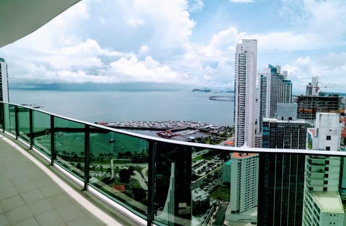I am selling an apartment in avenida balboa, ph allure at te park