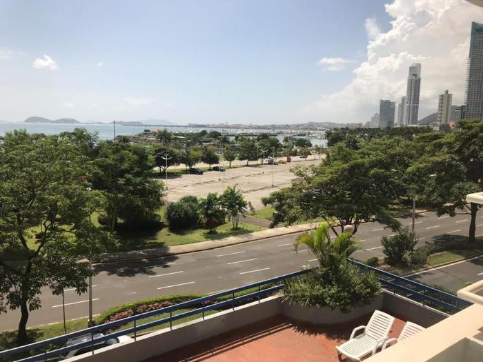 I rent beautiful apartment in avenida balboa