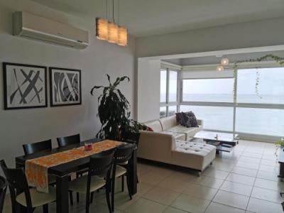 20-5539 para inversion. hermoso apartamento con vista al mar y la cinta costera. cuenta con cocina a