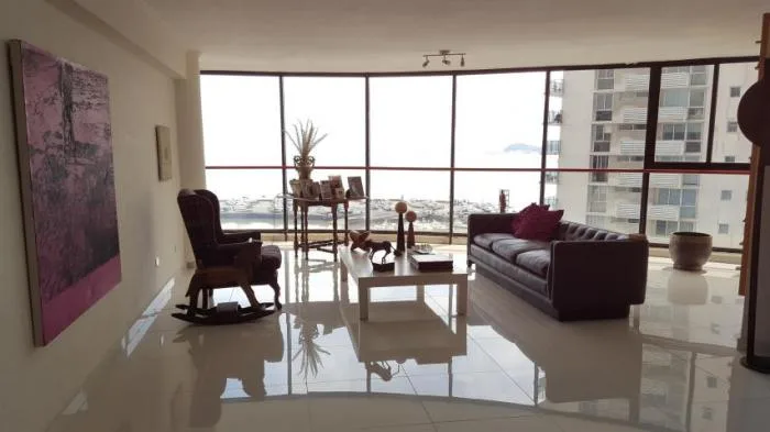 Rocamar avenida balboa 240mts *208579ppz* — 4