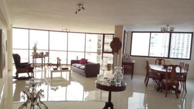Venta de amplio apartamento 240 mts,con ventanas panoramicas de techo a piso que dan majestuosa vist