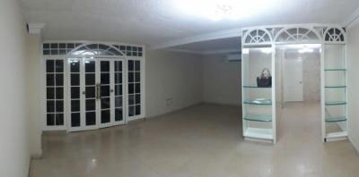 Bedrooms 3 bathrooms 3.5 mt2 176 parking 1 floor under swimming pool c / b / e, terrace, elevator