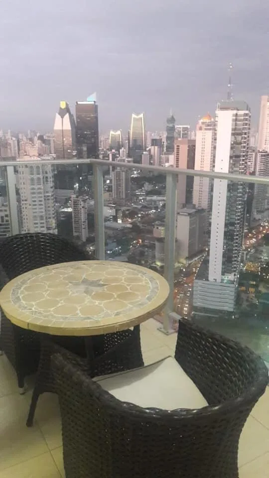 Alquilo apartamento full amoblado frente al mar — 2