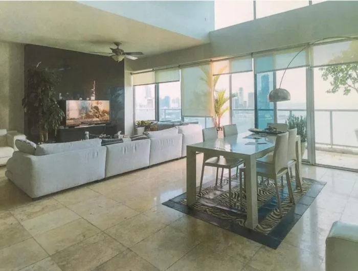 Se vende apartamento de dos pisos frente al mar — 3