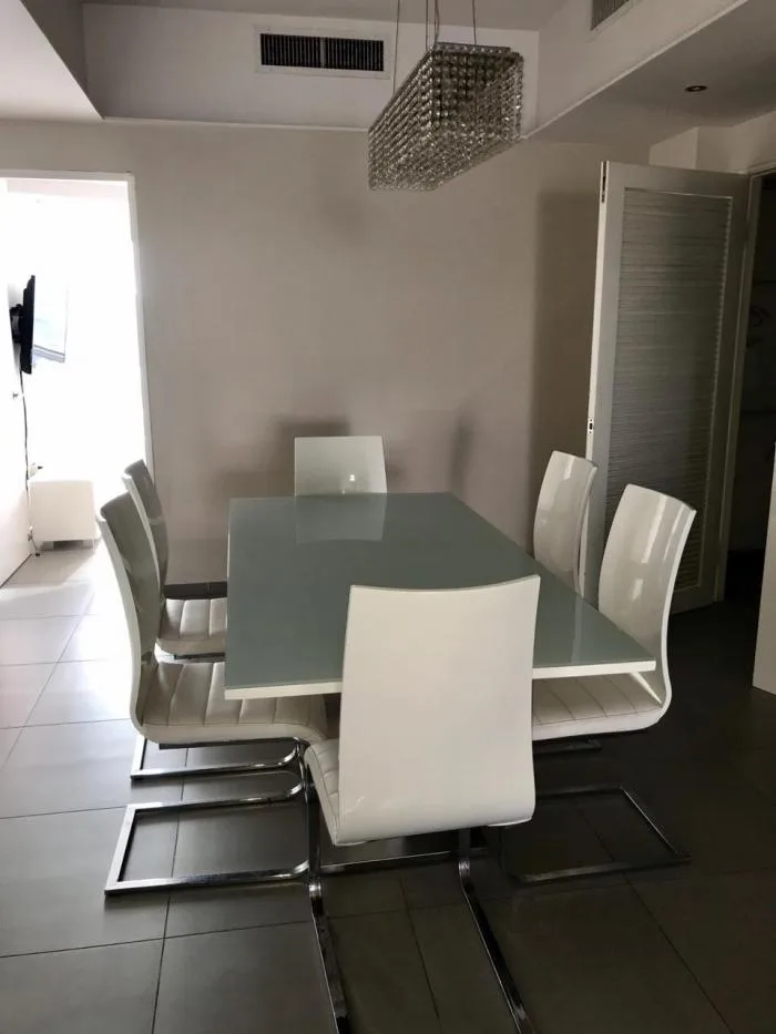 Se alquila apartamento amoblado frente al mar — 4