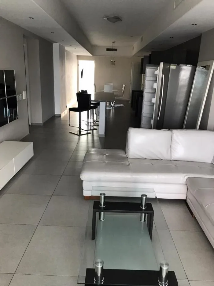 Se alquila apartamento amoblado frente al mar — 5