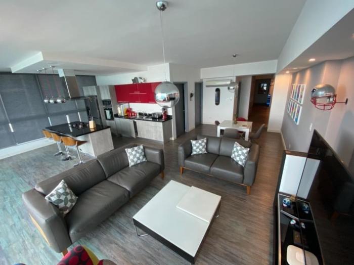Vendo apartamento remodelado y con vista al mar