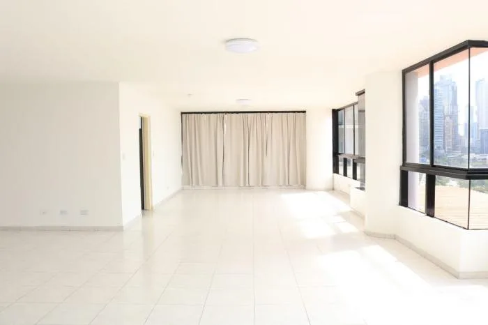 Vendo elegante apartamento en la primera linea de la av. balboa — 2