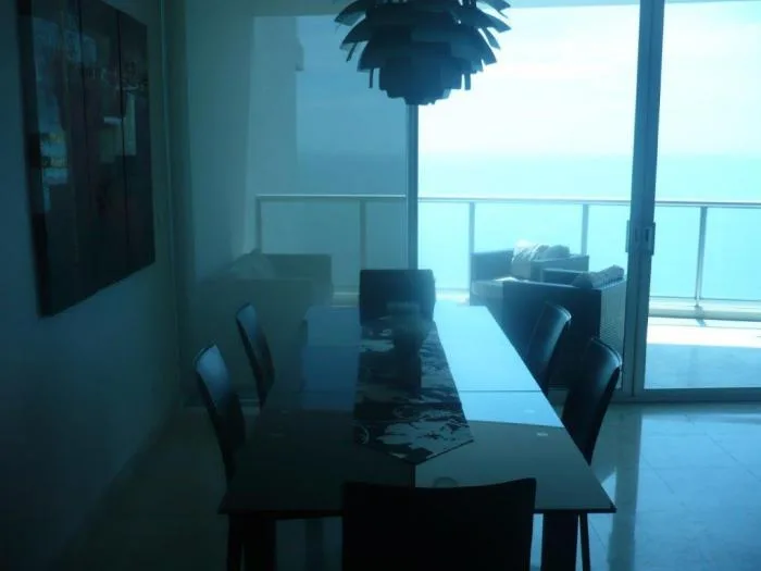 Alquilo apartamento en ave. balboa, sky residences, 163 mtrs, amoblado, 2 rec, 1 estac. — 2