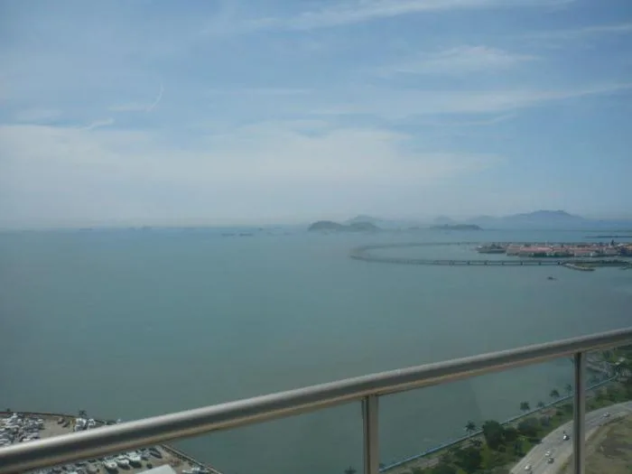 Alquilo apartamento en ave. balboa, sky residences, 163 mtrs, amoblado, 2 rec, 1 estac. — 3