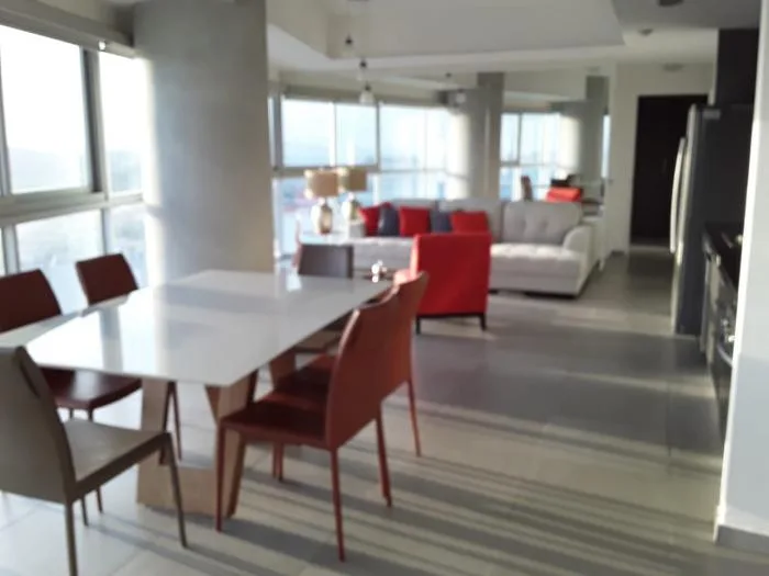 Alquilo apartamento en ave. balboa, ph yacht club. 133mtrs. amoblado, vista al mar. — 3