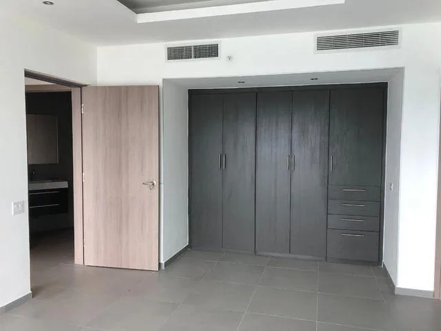 Se alquila/alquilo apartamento en avenida balboa 21-2850 vc — 4