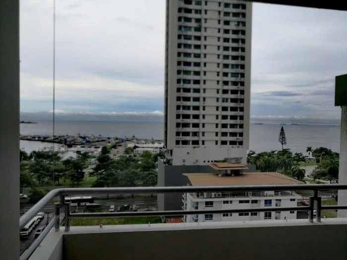 Amplio apartamento con vistas al mar — 5