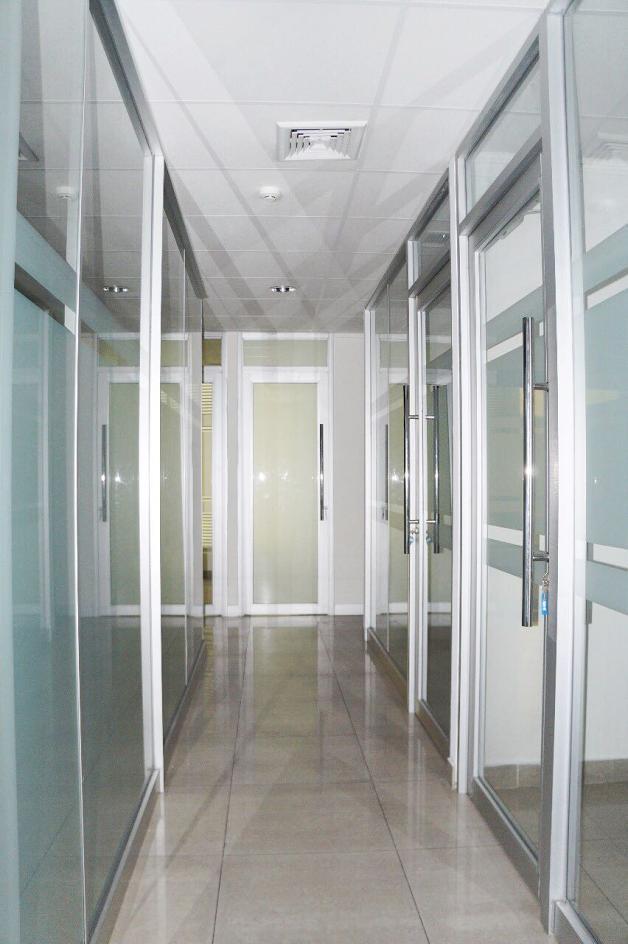 Sale: office with divisions in avenida balboa