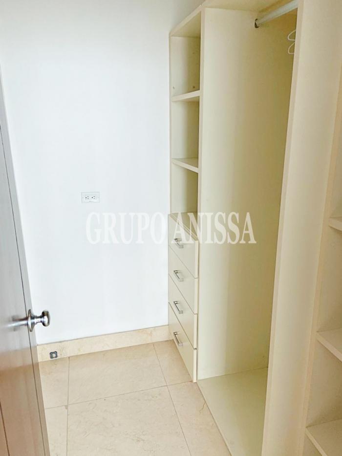 Spacious furnished apartment for rent in avenida balboa