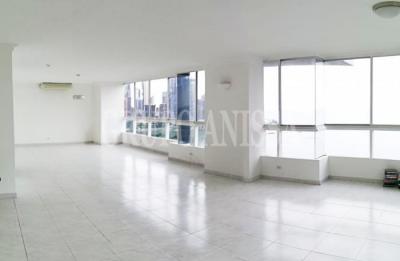 Cod. 2740941 the avenida balboa has all impressive sea views, close to supermarkets, easy