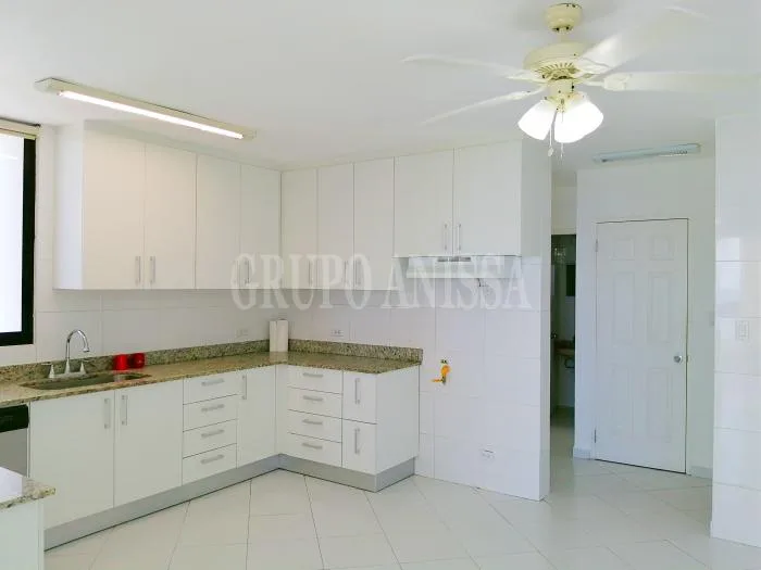 Se vende amplio apartamento en avenida balboa — 2