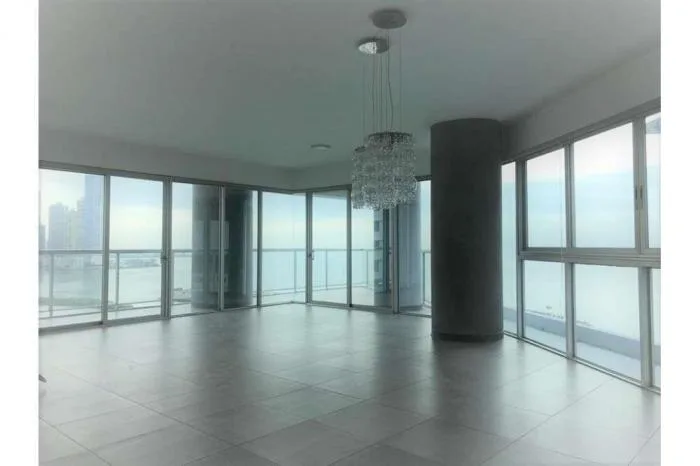 Vendo apartamento en ph yacht club avenida balboa — 2