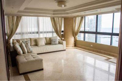 It is sold spacious and comfortable apartment with an excellent location where you will have access 