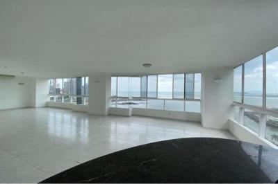 For rent spacious and bright apartment with panoramic view to the pacific ocean. located on avenida 