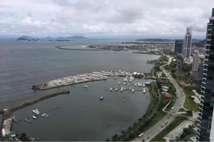 Se vende apartamento en avenida balboa ph vista del mar — 2