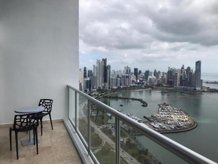 Amplio apartamento en avenida balboa-186mt2- 2 recamaras