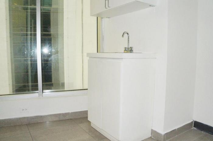 Venta o alquiler: oficina con divisiones en avenida balboa