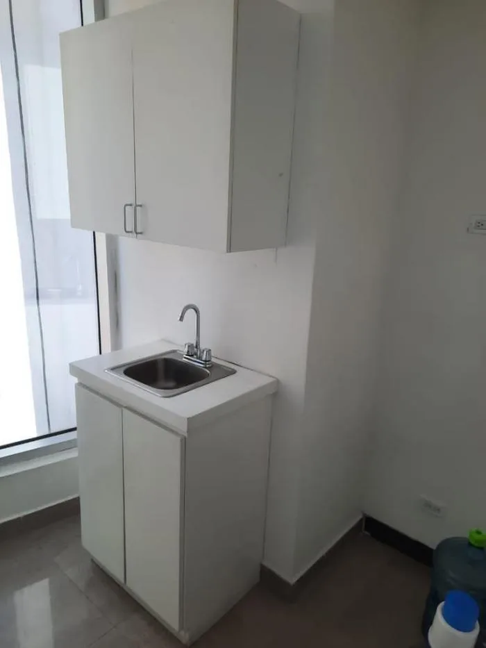 Sale or rent: office with divisions in avenida balboa