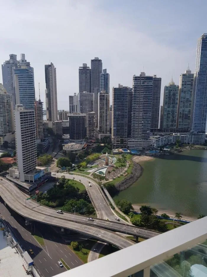 Alquiler: apartamento amoblado en grand bay tower, avenida ballboa — 4