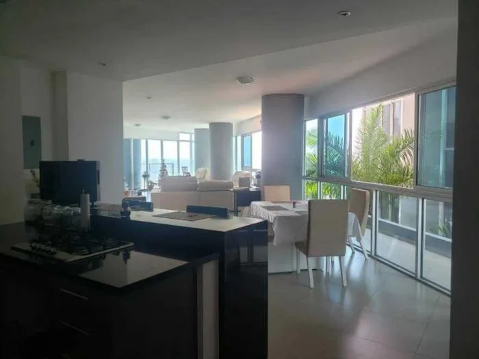Apto. yacht club, ave. balboa, 218m2, 2 rec, $2,300 — 2