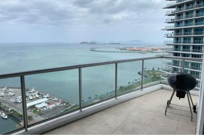 Se vende apartamento en avenida balboa, ph sky