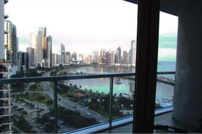 Apartment for sale in avenida balboa. the apartment has 3 bedrooms, 2 bathrooms, open kitchen. large