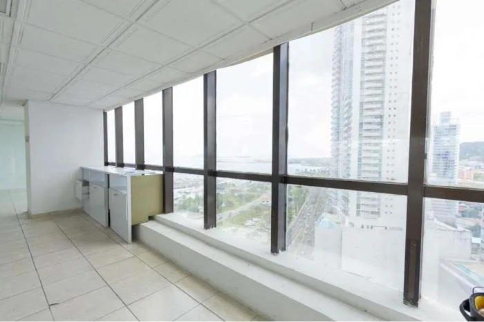 Se vende oficina en torre bac, avenida balboa — 3