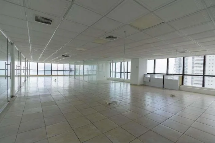 Se vende oficina en torre bac, avenida balboa — 4