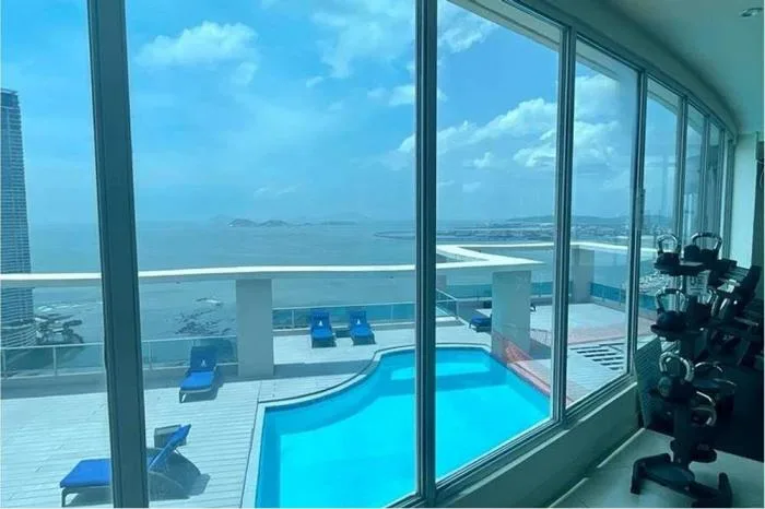 Se alquila apartamento en p.h. grand bay, ave. balboa — 4