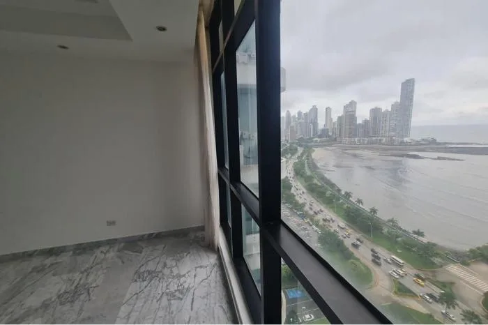 Alquiler de apartamento en ph miramar, avenida balboa — 2