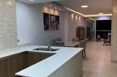 Se alquila lujoso apartamento recién remodelado en el ph rivage, avenida balboa. el apartamento cue
