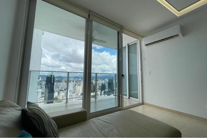 Venta apartamento en ph waters on the bay, avenida balboa.
