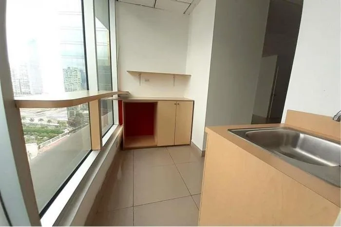 Alquiler de oficina en ocean business tower, área bancaria — 2