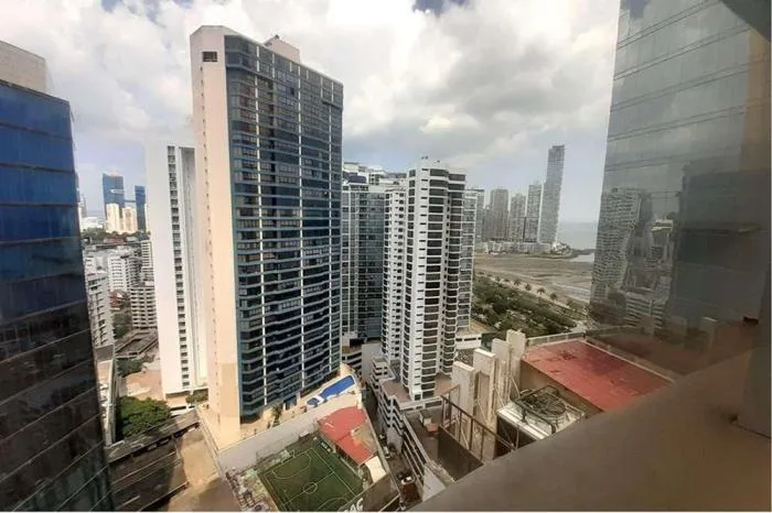Alquiler de oficina en ocean business tower, área bancaria — 4