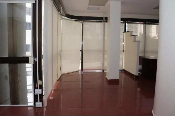Se alquila oficina en avenida balboa — 3