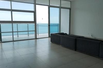 308m2 apartment, double height, with 4 bedrooms with private bathrooms, guest bathroom, dining room,