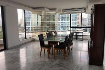 Se alquila amplio aparamento en la ave. balboas cuenta con 3 habitacines con sus baños y closet, 3.