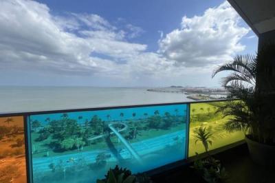 L'appartamento ha 108,35 m2, 2 camere da letto, 2 bagni, ampio terrazzo con vista mare caratteri